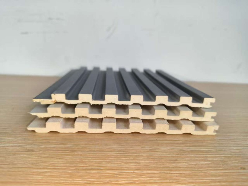 Small grille panel